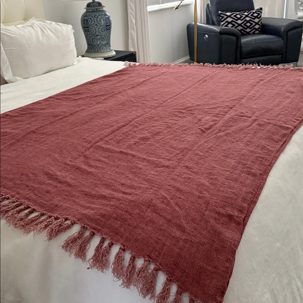 Mitchell Gold Luxe 100% linen throw 67” x 51” Color clay